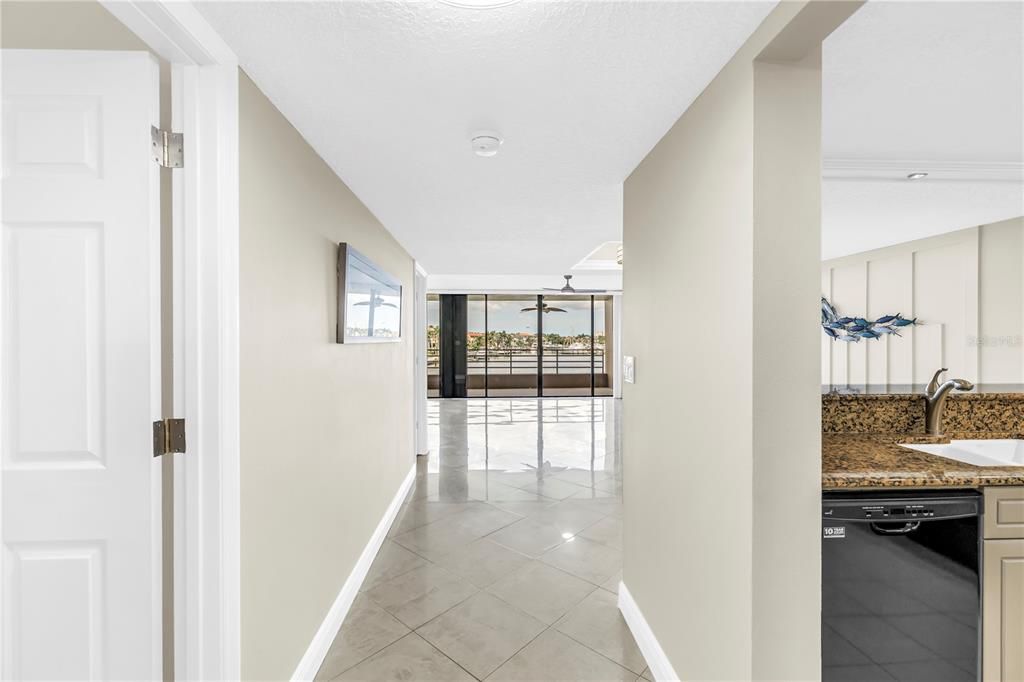 待售: $525,000 (1 贝兹, 1 浴室, 1085 平方英尺)