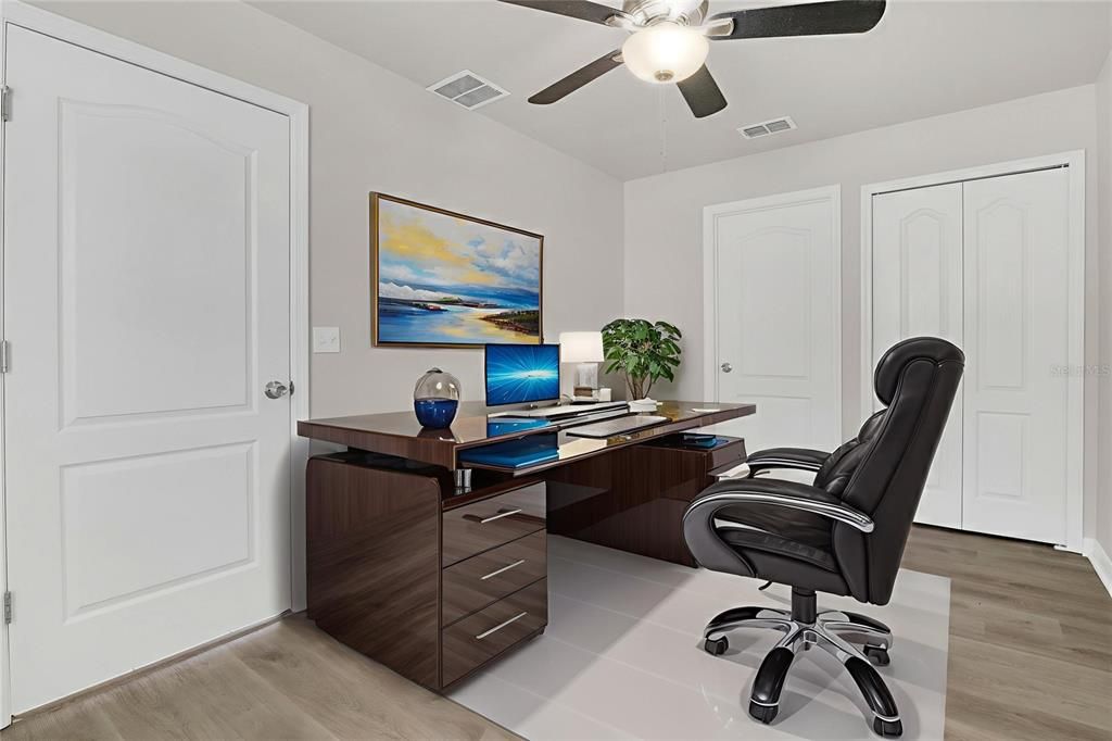 Activo con contrato: $389,900 (5 camas, 4 baños, 2410 Pies cuadrados)