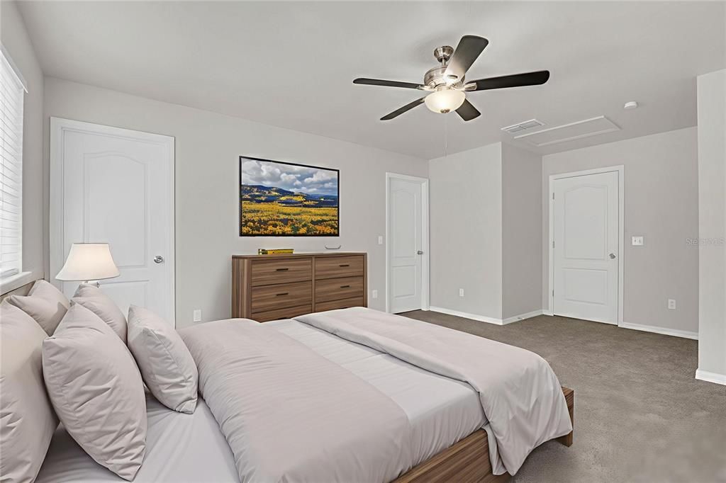 Activo con contrato: $389,900 (5 camas, 4 baños, 2410 Pies cuadrados)