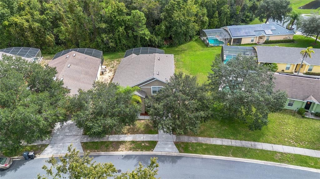 Activo con contrato: $389,900 (5 camas, 4 baños, 2410 Pies cuadrados)