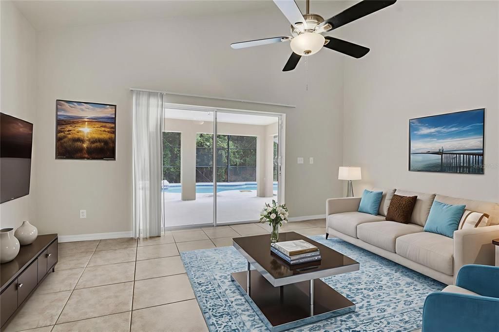 Activo con contrato: $389,900 (5 camas, 4 baños, 2410 Pies cuadrados)