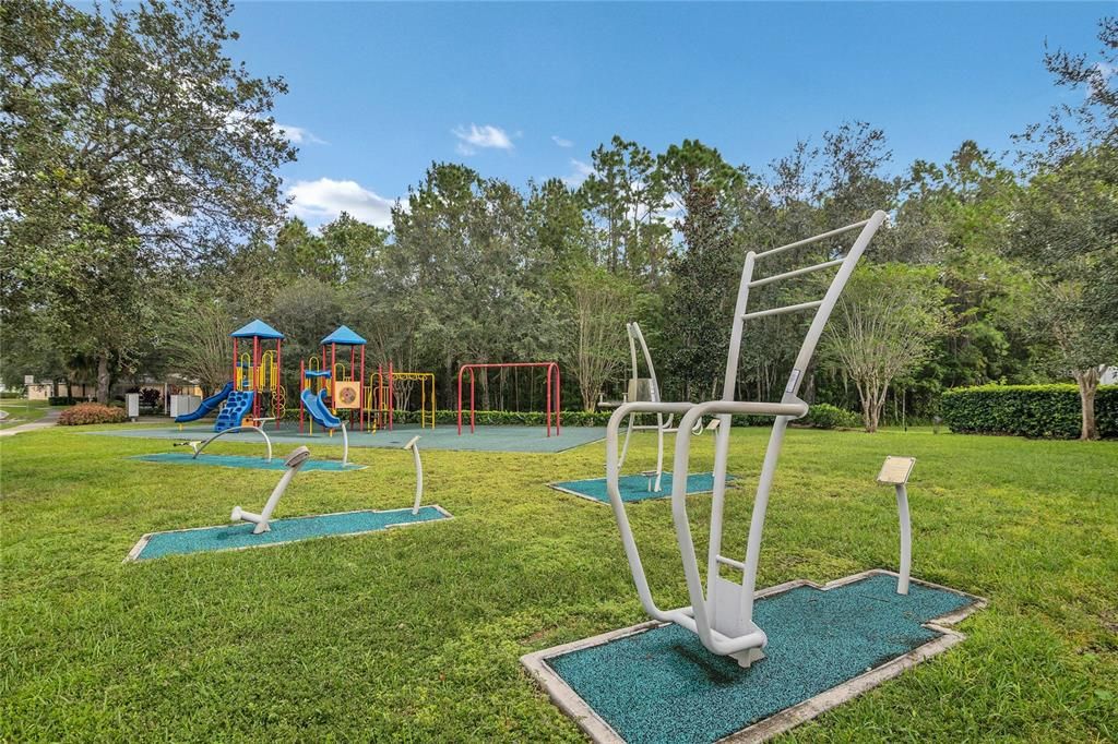 Activo con contrato: $389,900 (5 camas, 4 baños, 2410 Pies cuadrados)