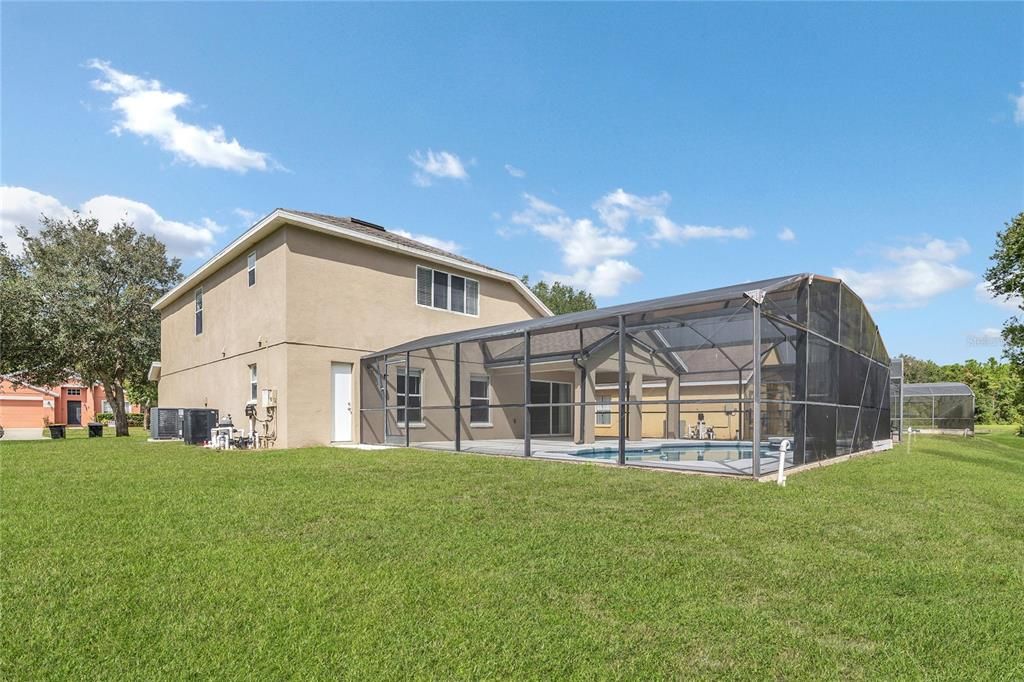 Activo con contrato: $389,900 (5 camas, 4 baños, 2410 Pies cuadrados)