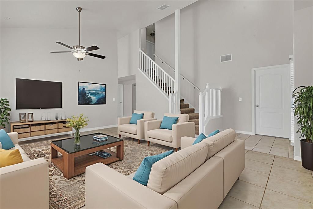 Activo con contrato: $389,900 (5 camas, 4 baños, 2410 Pies cuadrados)