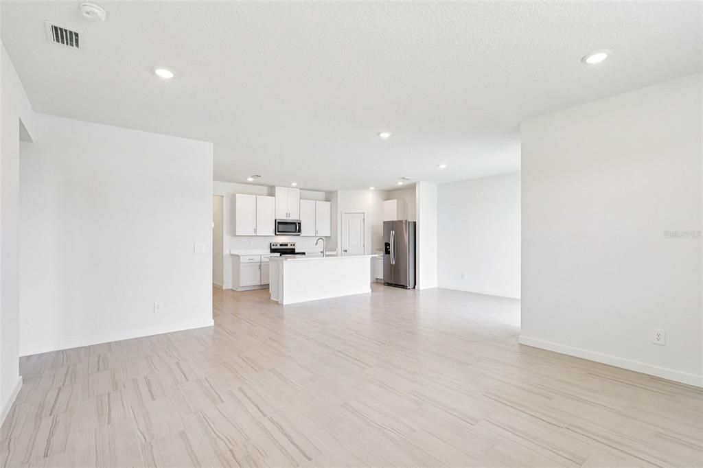 待售: $349,990 (4 贝兹, 2 浴室, 1817 平方英尺)