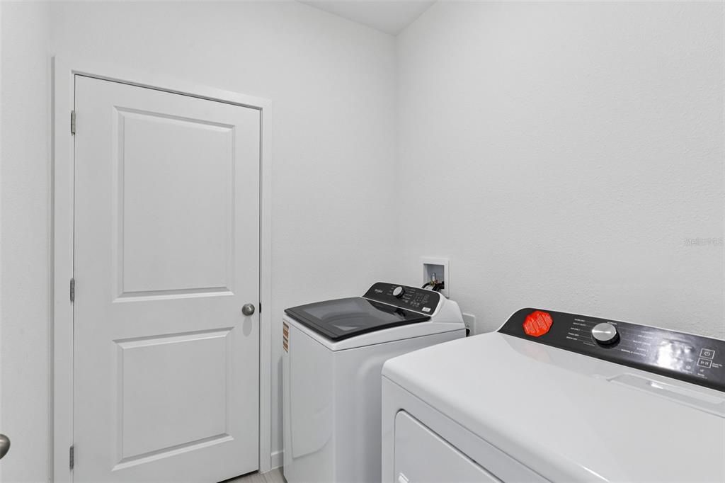 待售: $349,990 (4 贝兹, 2 浴室, 1817 平方英尺)