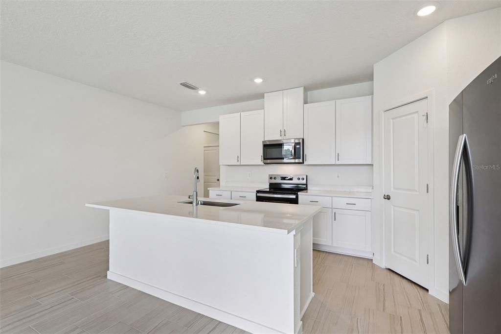 待售: $349,990 (4 贝兹, 2 浴室, 1817 平方英尺)