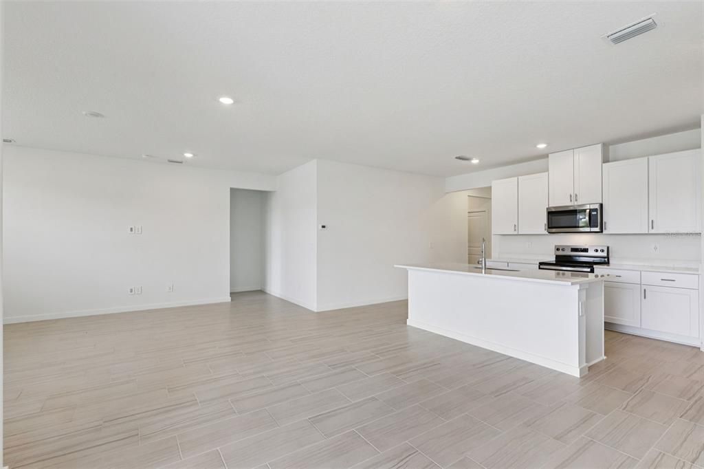 待售: $349,990 (4 贝兹, 2 浴室, 1817 平方英尺)