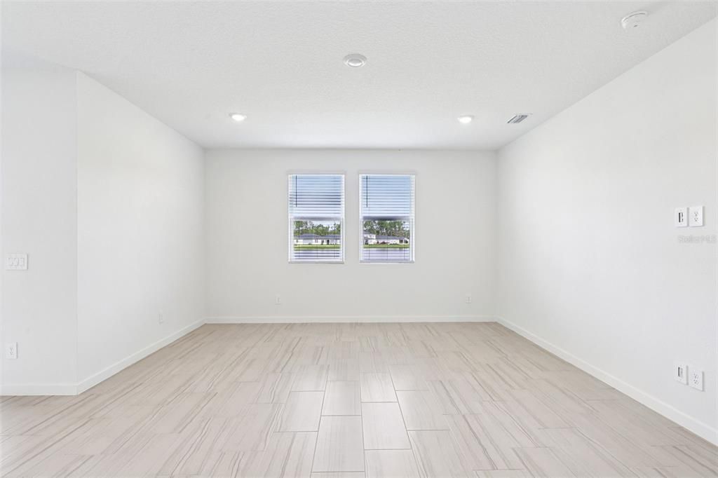 待售: $349,990 (4 贝兹, 2 浴室, 1817 平方英尺)