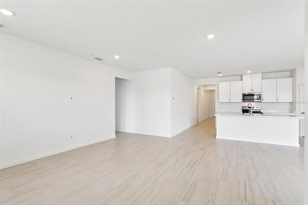 待售: $349,990 (4 贝兹, 2 浴室, 1817 平方英尺)