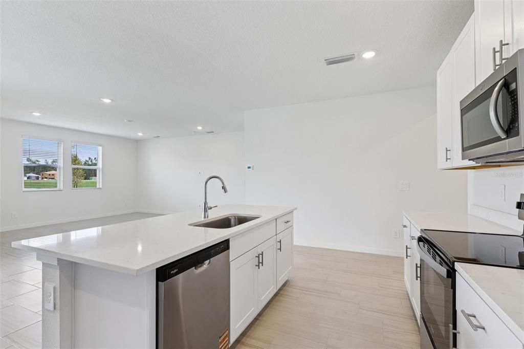 待售: $349,990 (4 贝兹, 2 浴室, 1817 平方英尺)