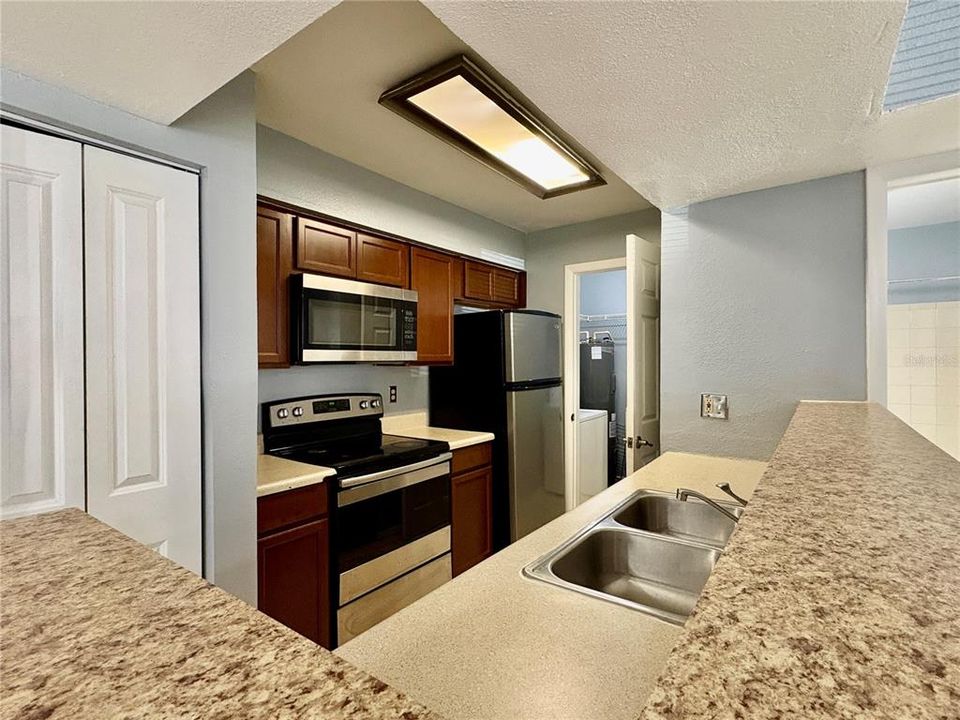 На продажу: $209,900 (2 спален, 2 ванн, 937 Квадратных фут)