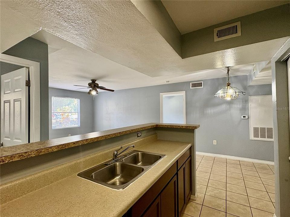 На продажу: $209,900 (2 спален, 2 ванн, 937 Квадратных фут)