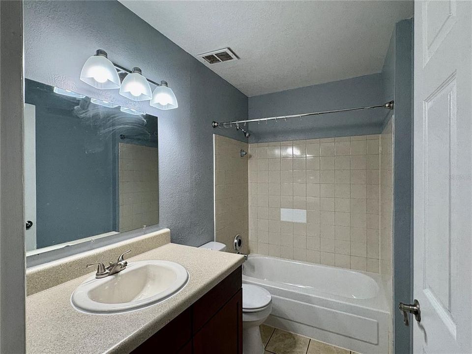 На продажу: $209,900 (2 спален, 2 ванн, 937 Квадратных фут)