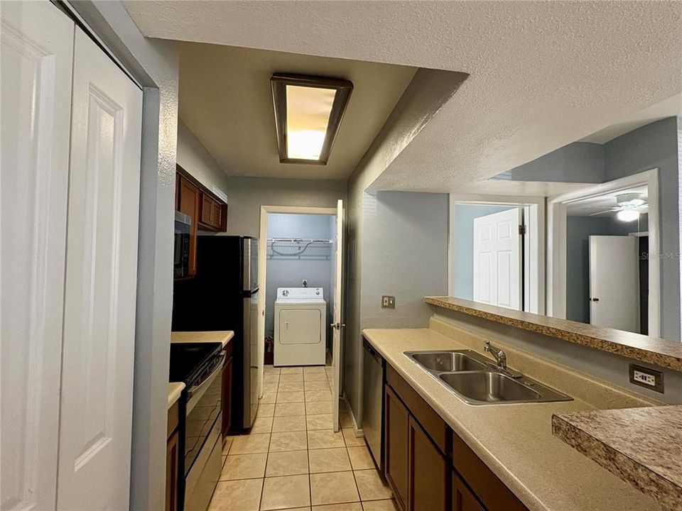 На продажу: $209,900 (2 спален, 2 ванн, 937 Квадратных фут)