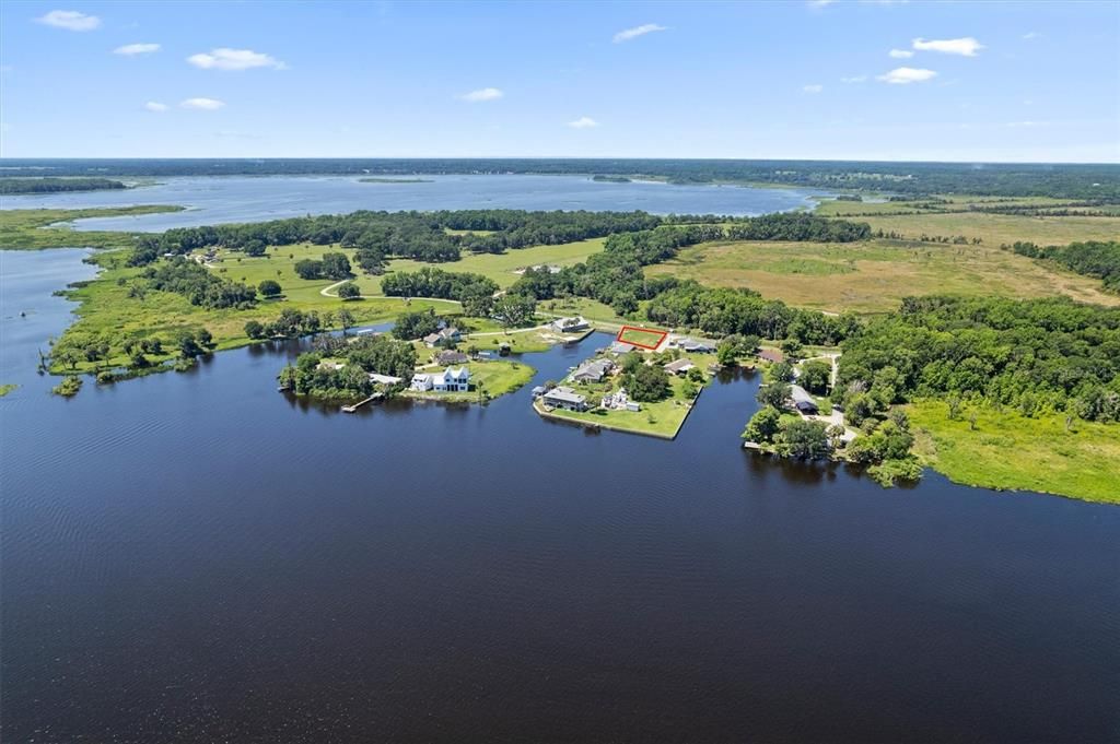 На продажу: $350,000 (0.29 acres)