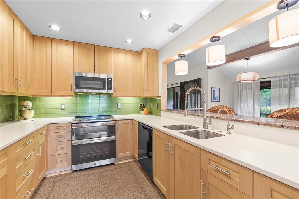 For Sale: $419,900 (2 beds, 2 baths, 1675 Square Feet)