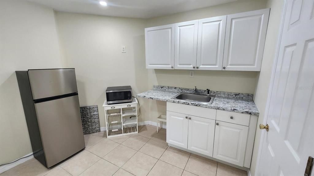 Под контрактом: $399,000 (4 спален, 3 ванн, 2464 Квадратных фут)