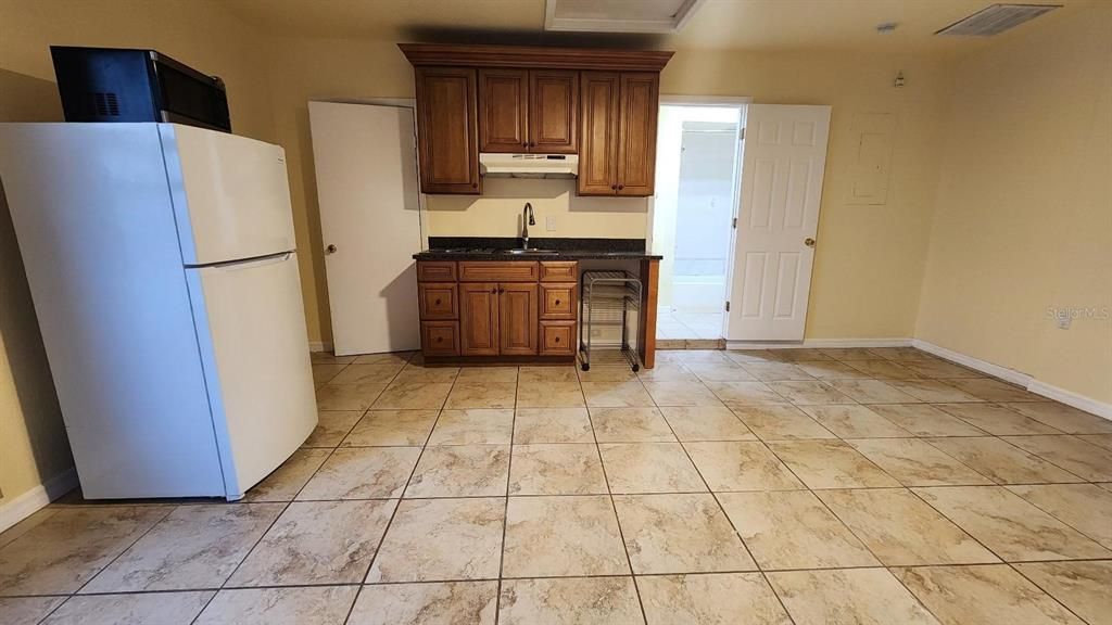 Под контрактом: $399,000 (4 спален, 3 ванн, 2464 Квадратных фут)