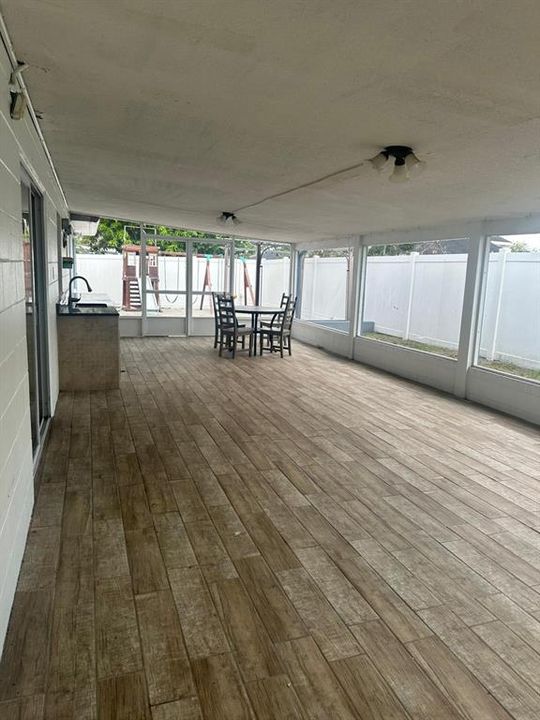 Под контрактом: $399,000 (4 спален, 3 ванн, 2464 Квадратных фут)