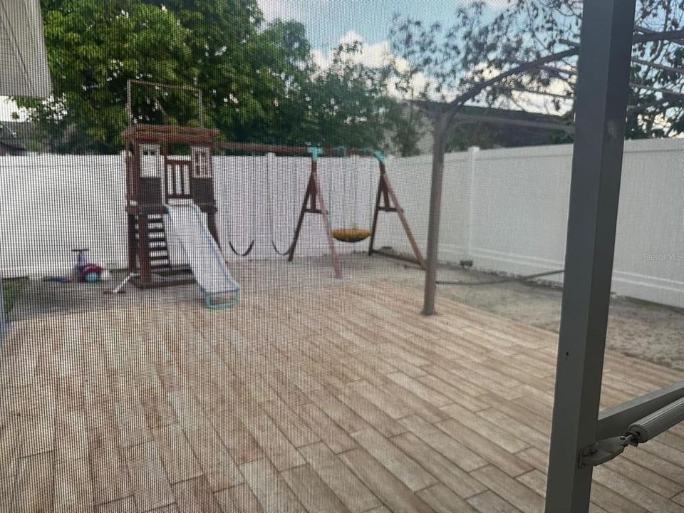 Под контрактом: $399,000 (4 спален, 3 ванн, 2464 Квадратных фут)