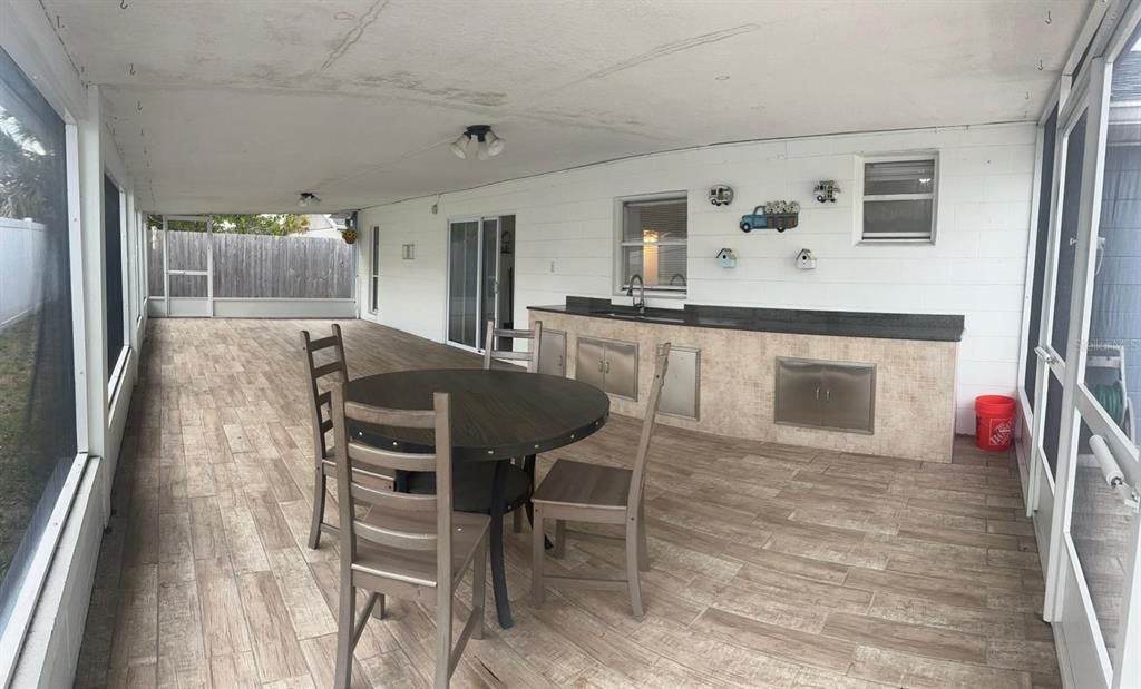 Под контрактом: $399,000 (4 спален, 3 ванн, 2464 Квадратных фут)