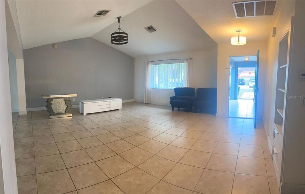 Под контрактом: $399,000 (4 спален, 3 ванн, 2464 Квадратных фут)