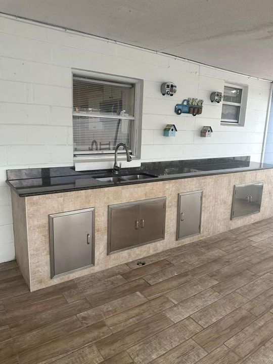 Под контрактом: $399,000 (4 спален, 3 ванн, 2464 Квадратных фут)