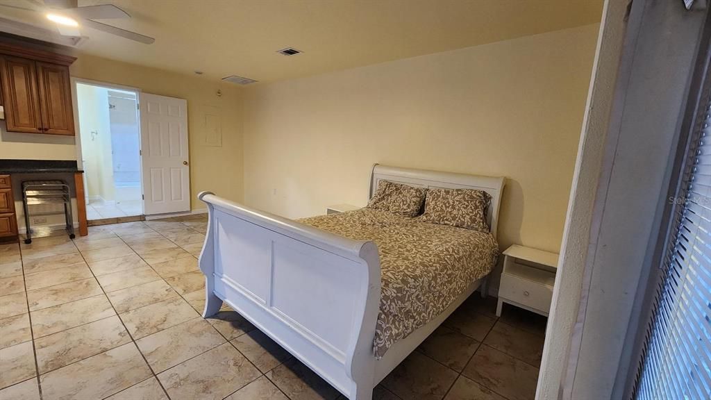 Под контрактом: $399,000 (4 спален, 3 ванн, 2464 Квадратных фут)