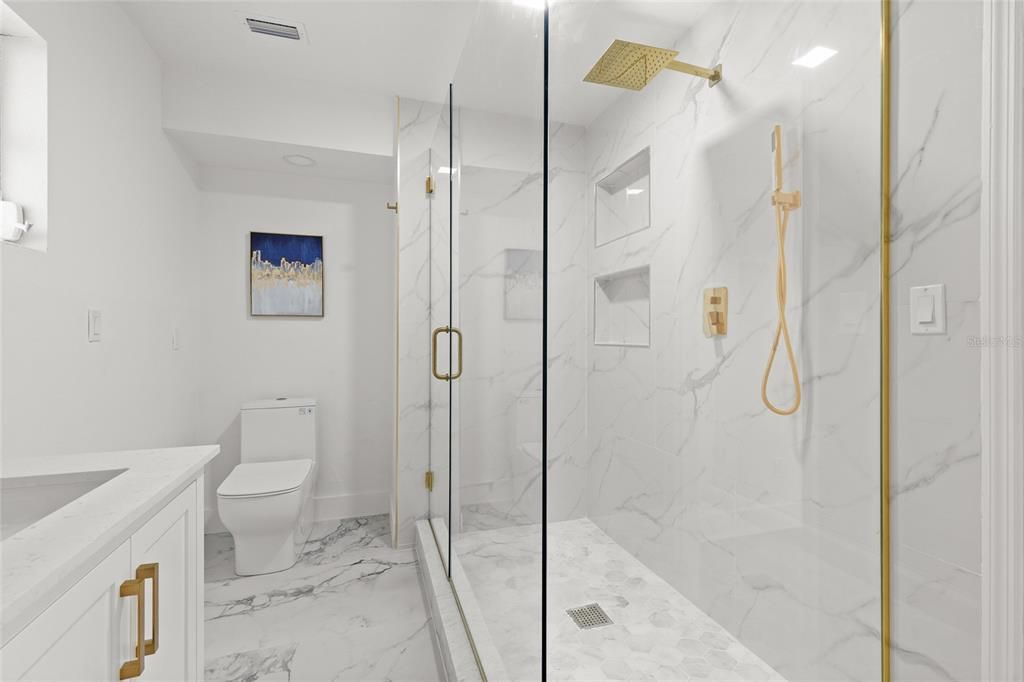 For Sale: $650,000 (5 beds, 3 baths, 2312 Square Feet)