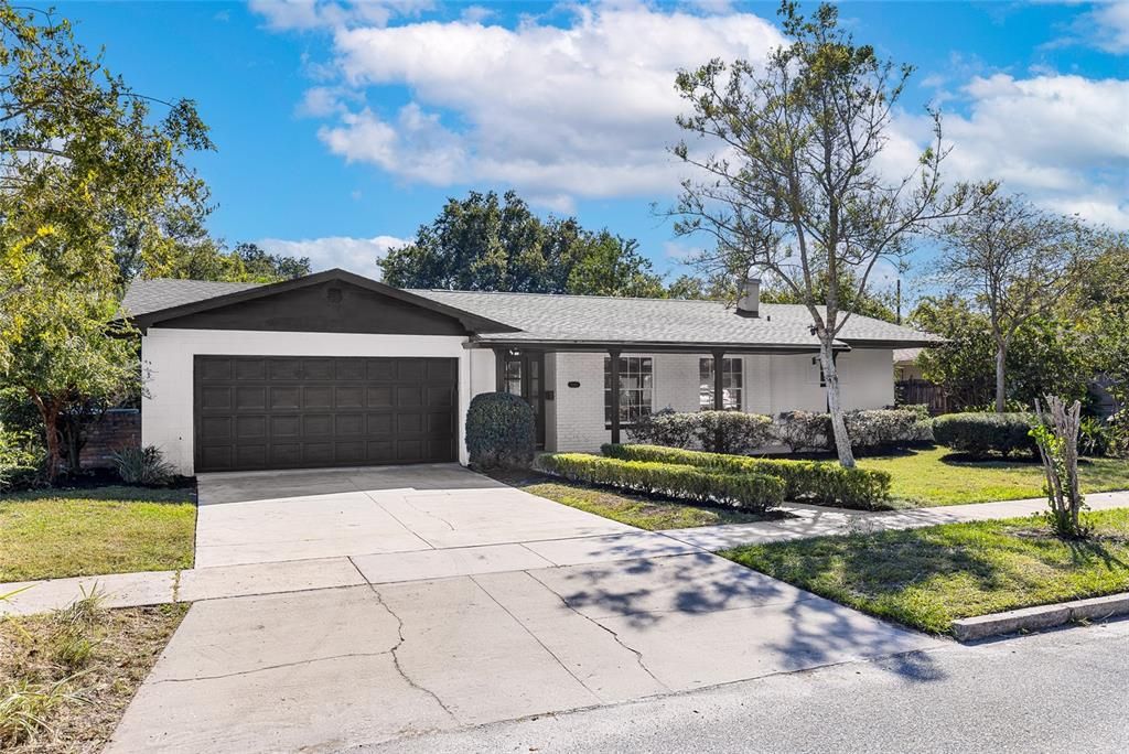 For Sale: $650,000 (5 beds, 3 baths, 2312 Square Feet)