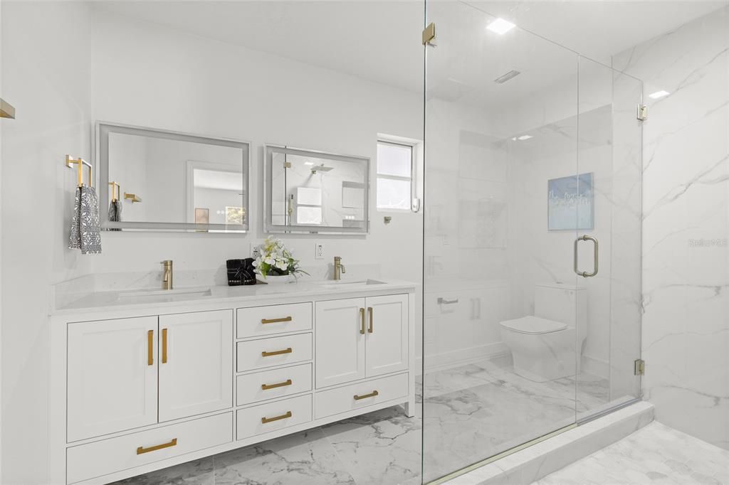 For Sale: $650,000 (5 beds, 3 baths, 2312 Square Feet)