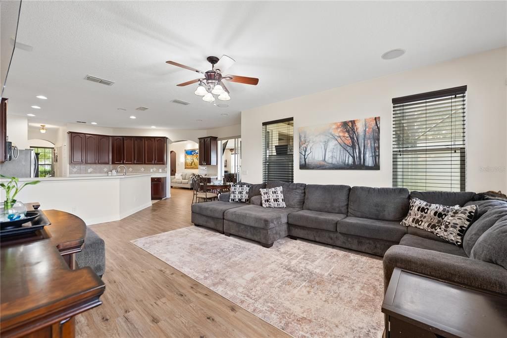 На продажу: $665,000 (5 спален, 5 ванн, 3812 Квадратных фут)