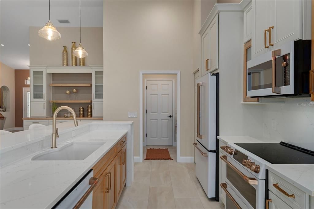 For Sale: $380,000 (2 beds, 2 baths, 1753 Square Feet)