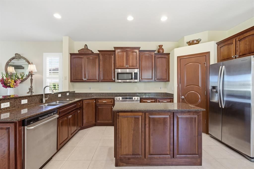 For Sale: $799,000 (3 beds, 3 baths, 2290 Square Feet)