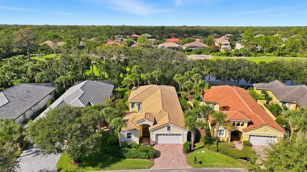 For Sale: $799,000 (3 beds, 3 baths, 2290 Square Feet)