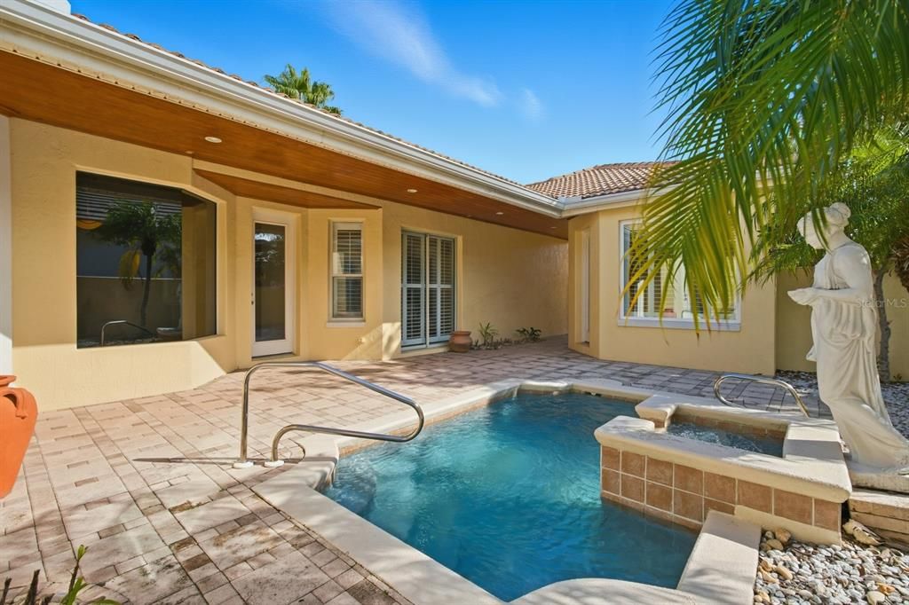 For Sale: $799,000 (3 beds, 3 baths, 2290 Square Feet)