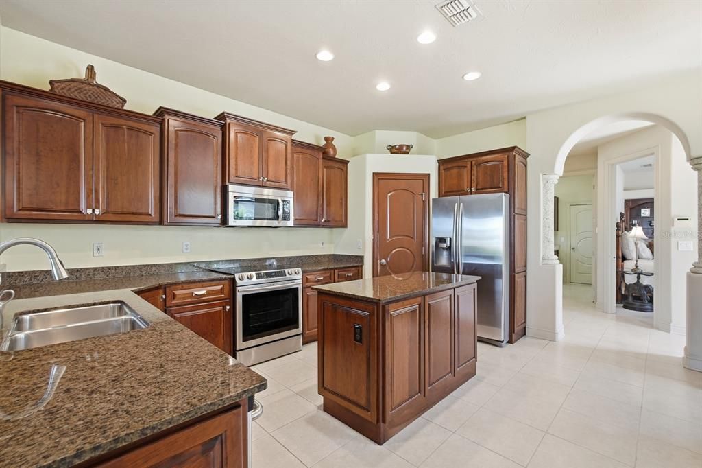 For Sale: $799,000 (3 beds, 3 baths, 2290 Square Feet)