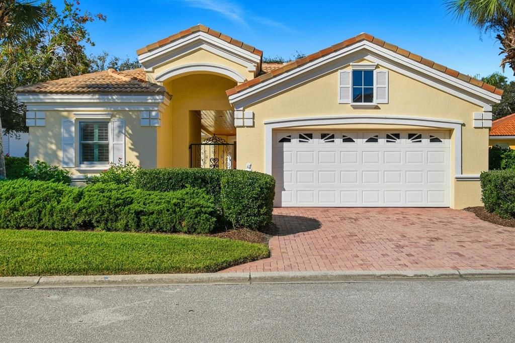 For Sale: $799,000 (3 beds, 3 baths, 2290 Square Feet)