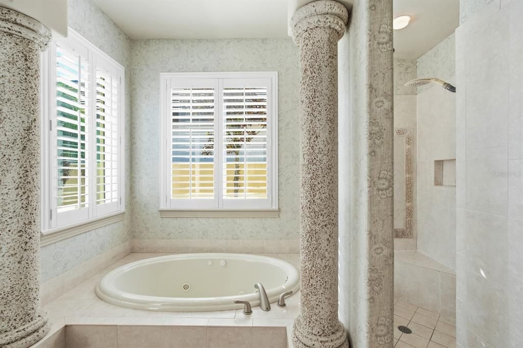 For Sale: $799,000 (3 beds, 3 baths, 2290 Square Feet)