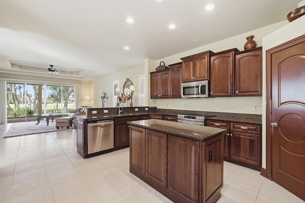 For Sale: $799,000 (3 beds, 3 baths, 2290 Square Feet)