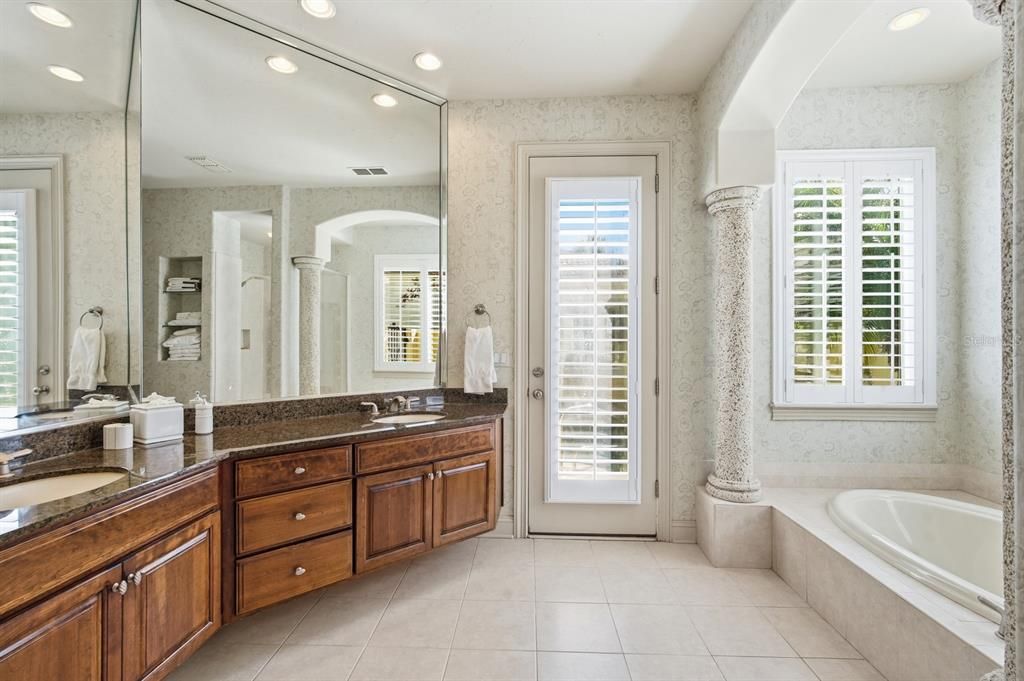 For Sale: $799,000 (3 beds, 3 baths, 2290 Square Feet)