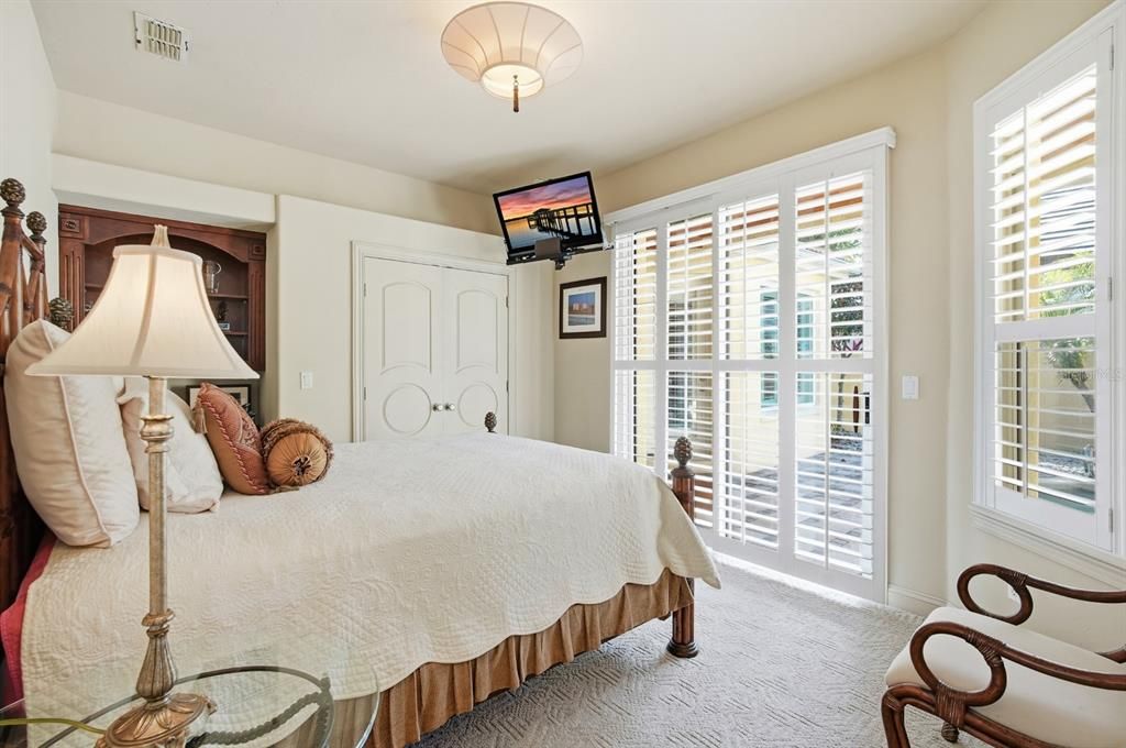 For Sale: $799,000 (3 beds, 3 baths, 2290 Square Feet)