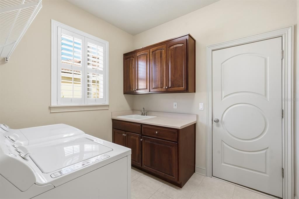 For Sale: $799,000 (3 beds, 3 baths, 2290 Square Feet)