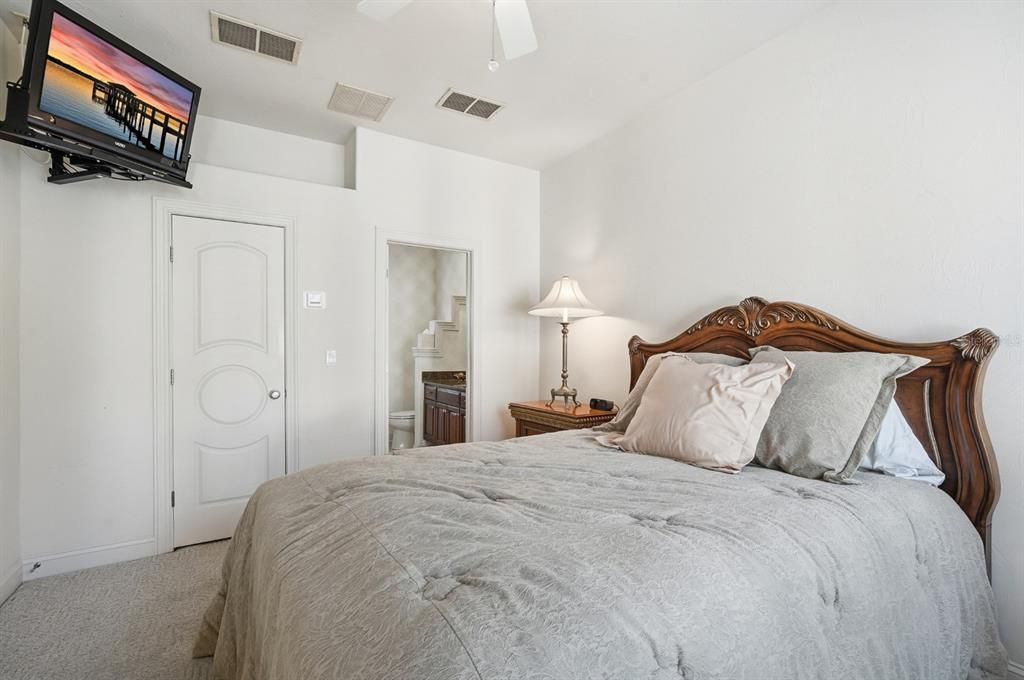 For Sale: $799,000 (3 beds, 3 baths, 2290 Square Feet)