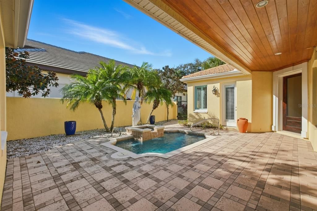 For Sale: $799,000 (3 beds, 3 baths, 2290 Square Feet)