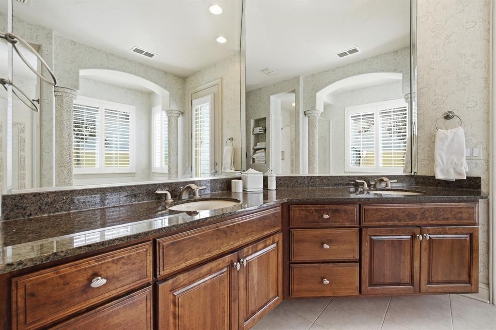 For Sale: $799,000 (3 beds, 3 baths, 2290 Square Feet)