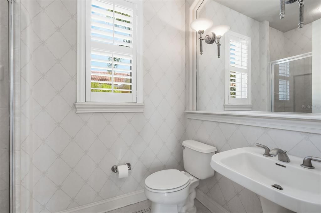 For Sale: $799,000 (3 beds, 3 baths, 2290 Square Feet)