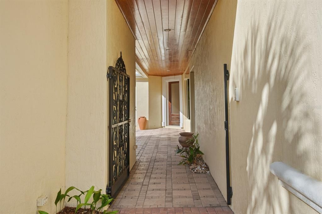 For Sale: $799,000 (3 beds, 3 baths, 2290 Square Feet)