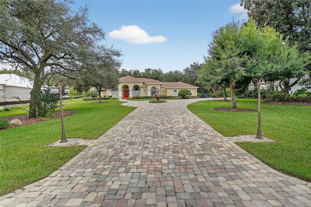 Activo con contrato: $859,900 (3 camas, 3 baños, 2999 Pies cuadrados)